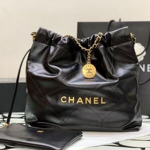 Chanel 22 Large in Quilted Patent Leather